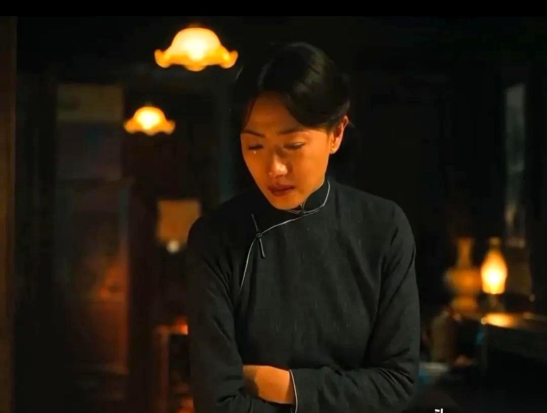 看《八千里路云和月》这部剧，有个情节真是让人一口气堵在胸口。兄弟替你照顾老父、