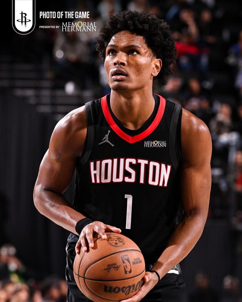 火箭更衣室应该是出问题了…我没有消息来源，但是单纯从球员的肢体语言和赛场表现看出