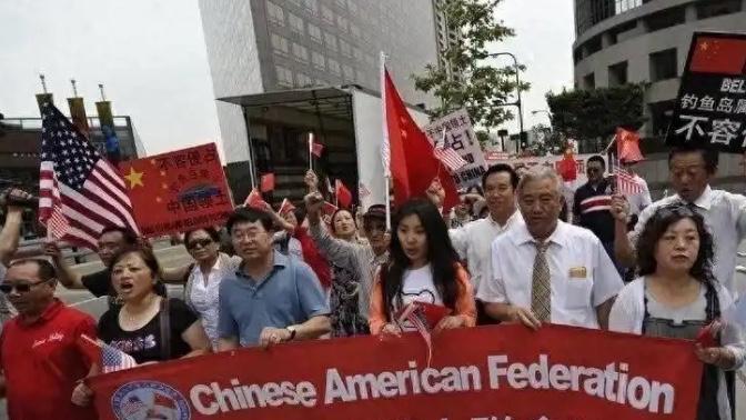 来到中国就要守中国的规矩！”一位美国华裔发文表示，自己已经加入美籍两年，但回到中