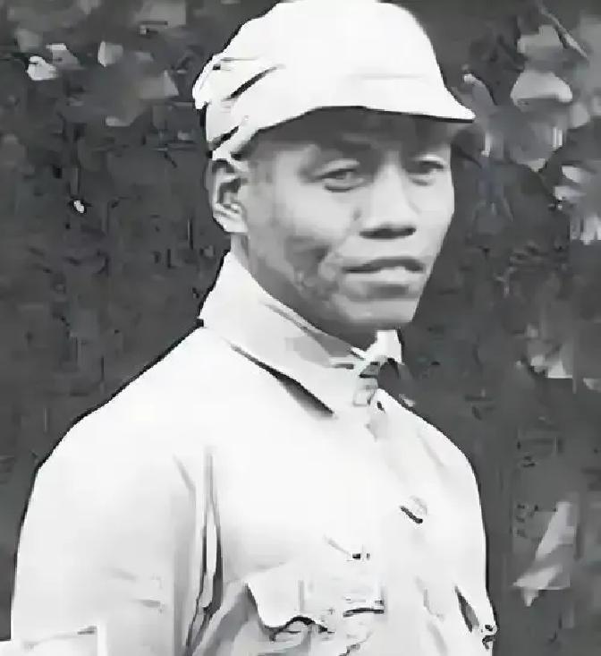 1937年，延安城外，一个男人带着自己的警卫员悄悄出走。没有告别，没有手续，没有