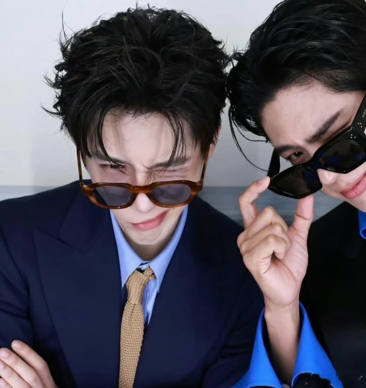 朴宝剑去探班了王安宇，两位帅哥好养眼