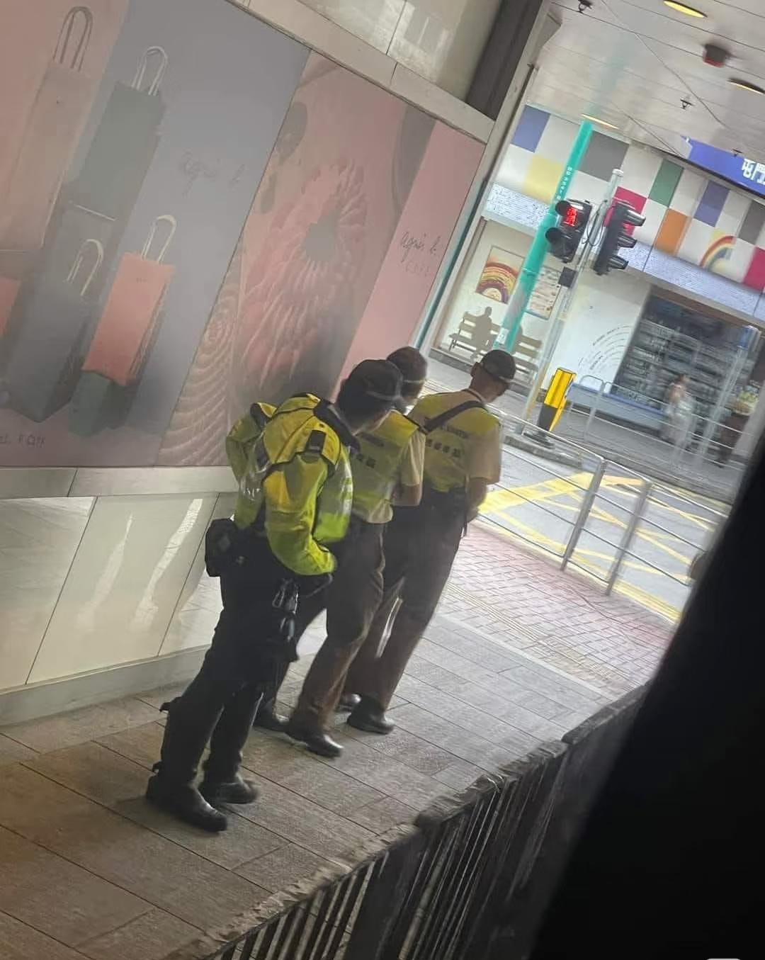 香港地，过马路要小心[捂脸哭][捂脸哭][捂脸哭]注意！在香港过马路一定要守规矩！