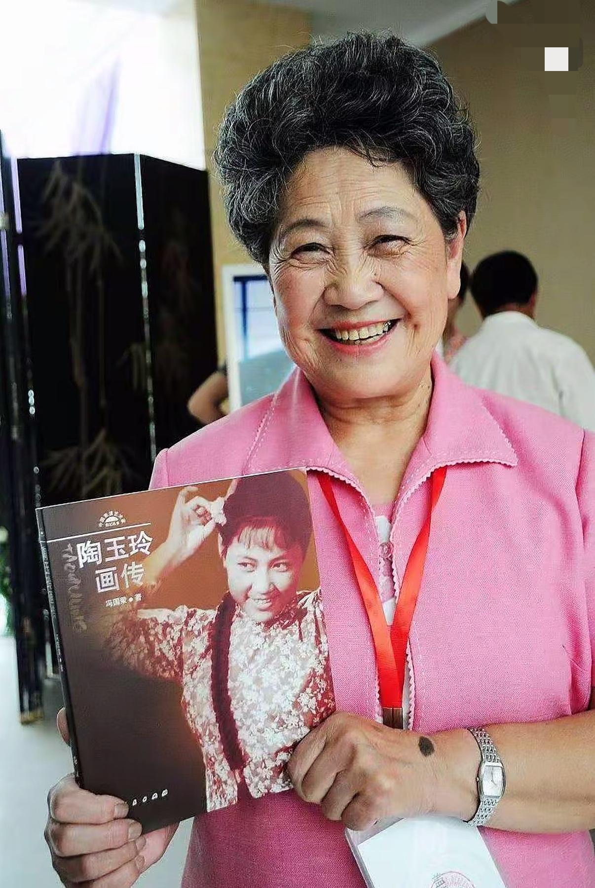 表演艺术家陶玉玲去世她不是死于意外，也不是死于贫穷，而是因为我们谁也难以