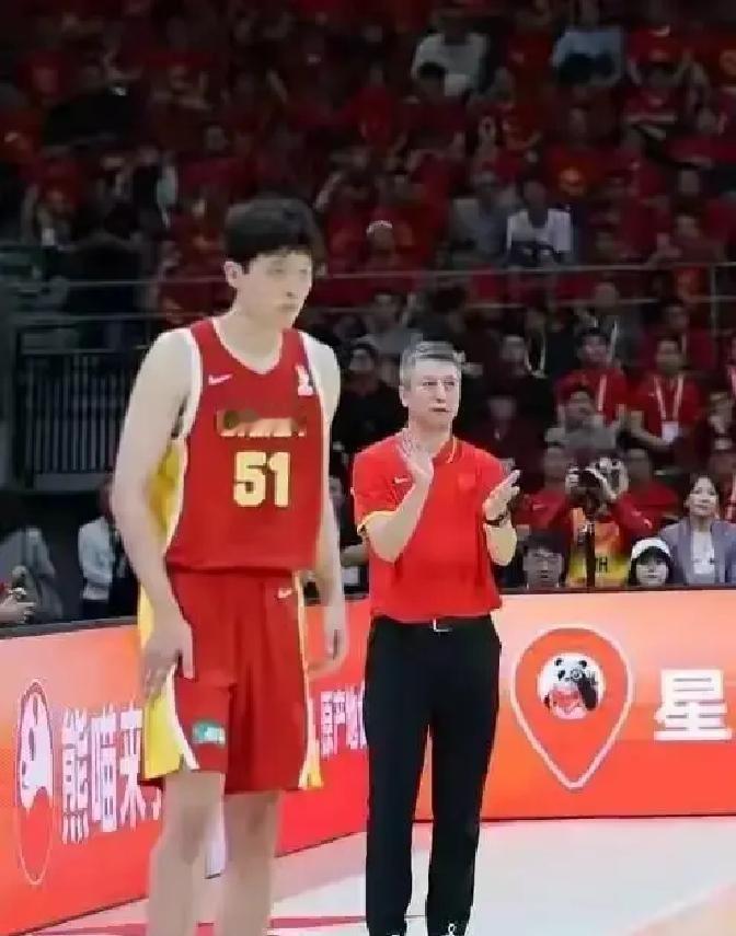 郭士强指导这是真急了，周琦、赵睿、胡明轩一个不落全给叫了回来，就连在美国夏季联赛