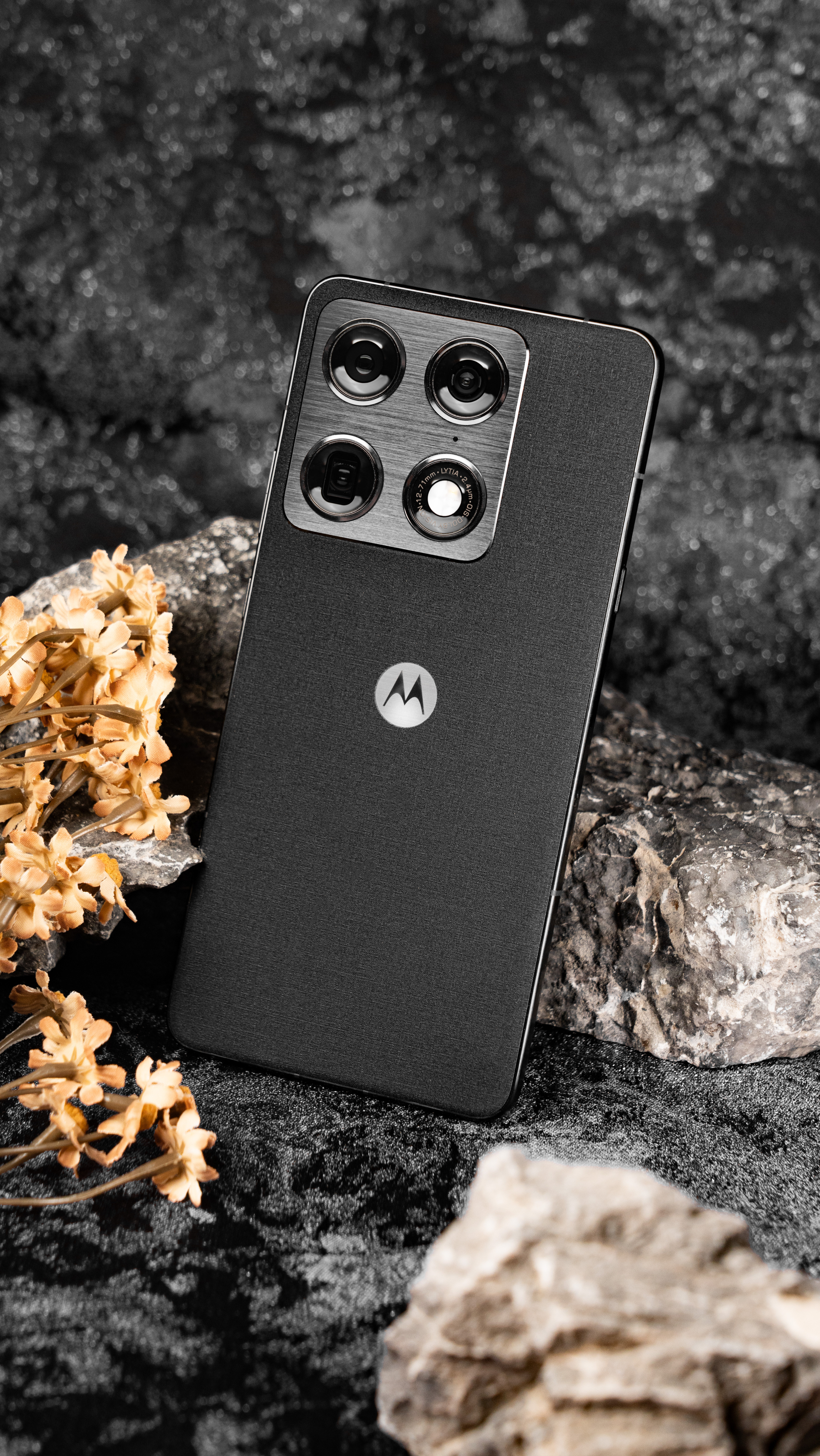 分享一组摩托罗拉MotoX70AirPro的美图~6.99mm+186g的