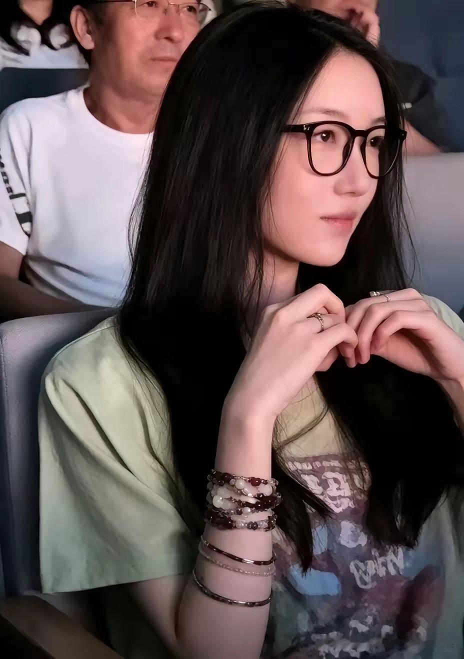 什么是离异家庭最好的分寸？王菲李亚鹏在李嫣20岁给出答案。哇塞，据说李嫣20岁生