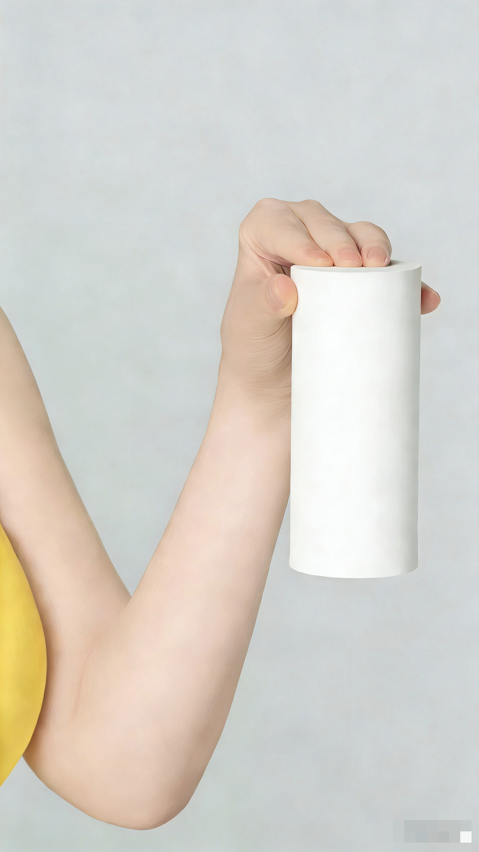 谁敢挑战徐冬冬这个手势没有想到隔了这么久，还能够看到咱们姐姐再次有了新的拿椰汁