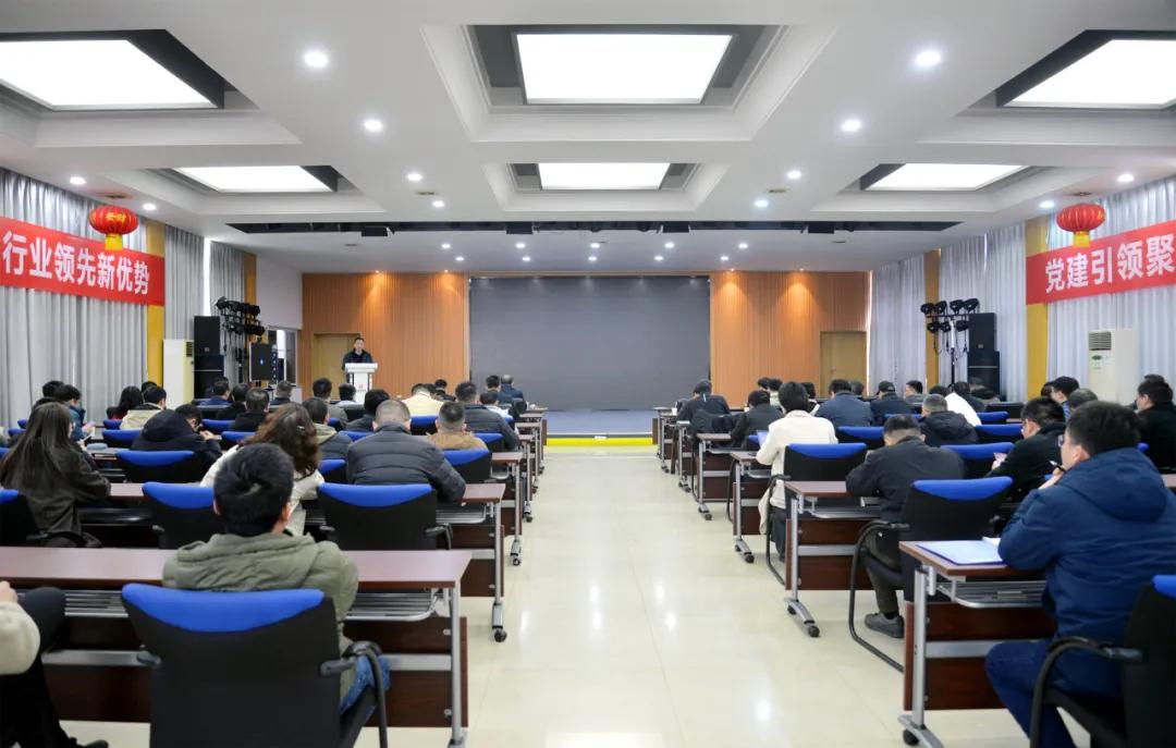 东风人事大调整近日，东风商用车召开营销事业部干部大会。人力资源副部长郭威宣布干