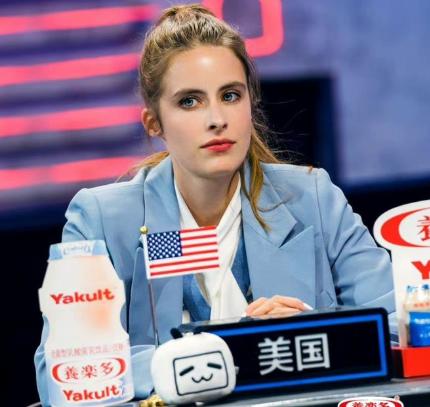“不让我去中国找他，我就终身不嫁！”2021年，一位年轻貌美的美国女学霸不顾父母