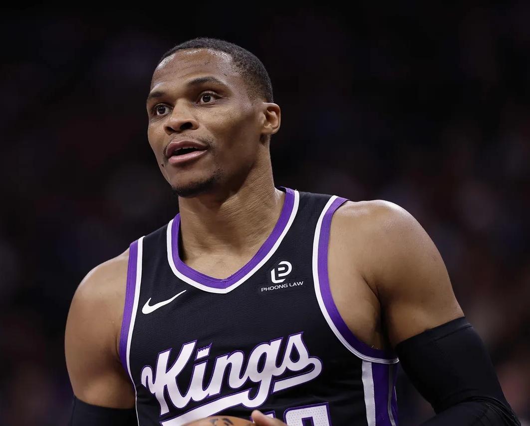 威少的311工程估计有点难达成了主要得分和篮板得分还差3000多分在国王这