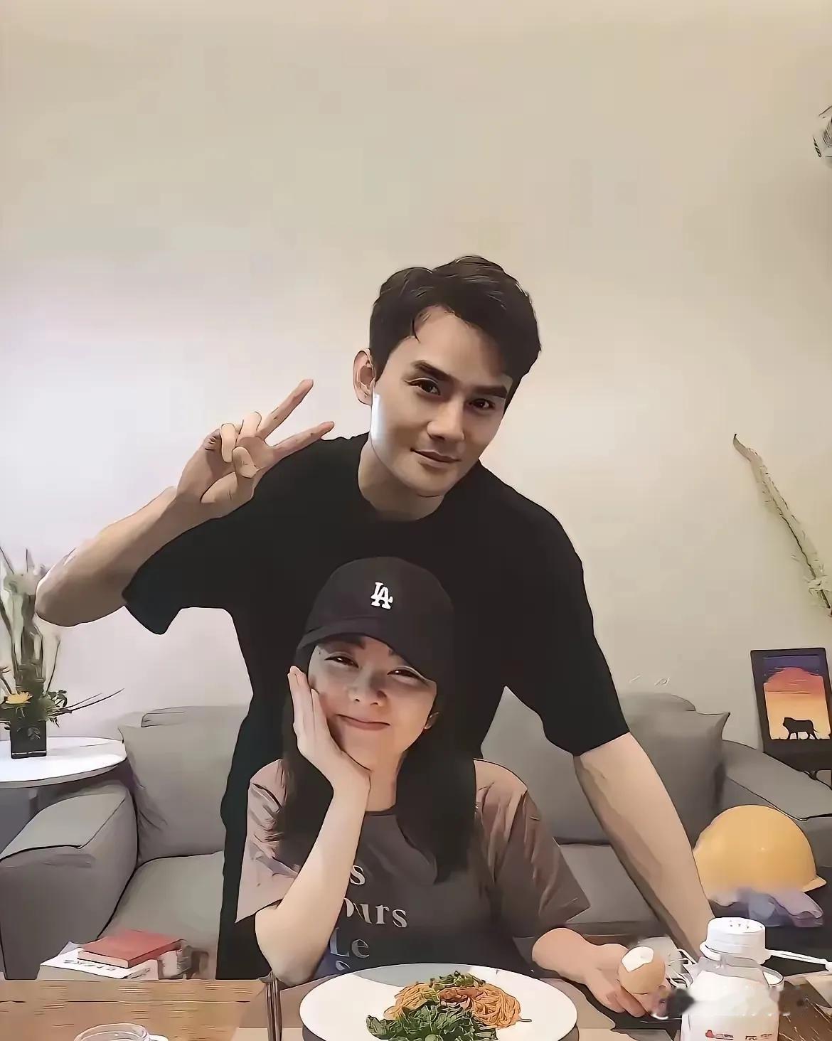《向风而行》收官后，王凯与谭松韵这对CP的“售后”热度居高不下。剧中，王凯饰演的