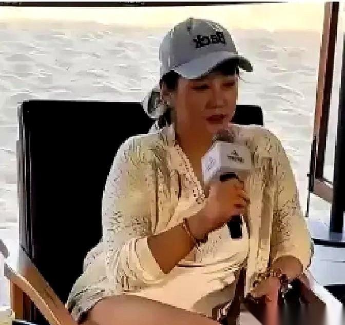 刷到郝蕾的访谈，一句话，给我干沉默了。她说，当年啊，我们都太想表达自己了。2