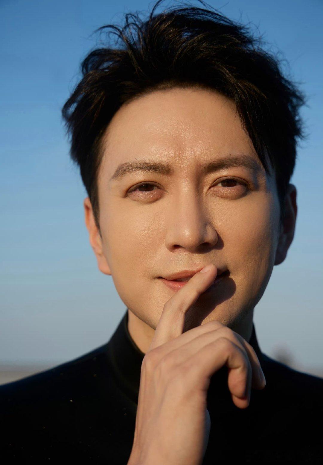 #王仁君飞天奖视帝#他叫王仁君，新晋飞天奖视帝。说实话，我看了半天看错了，还以为是王传君。心里还在想
