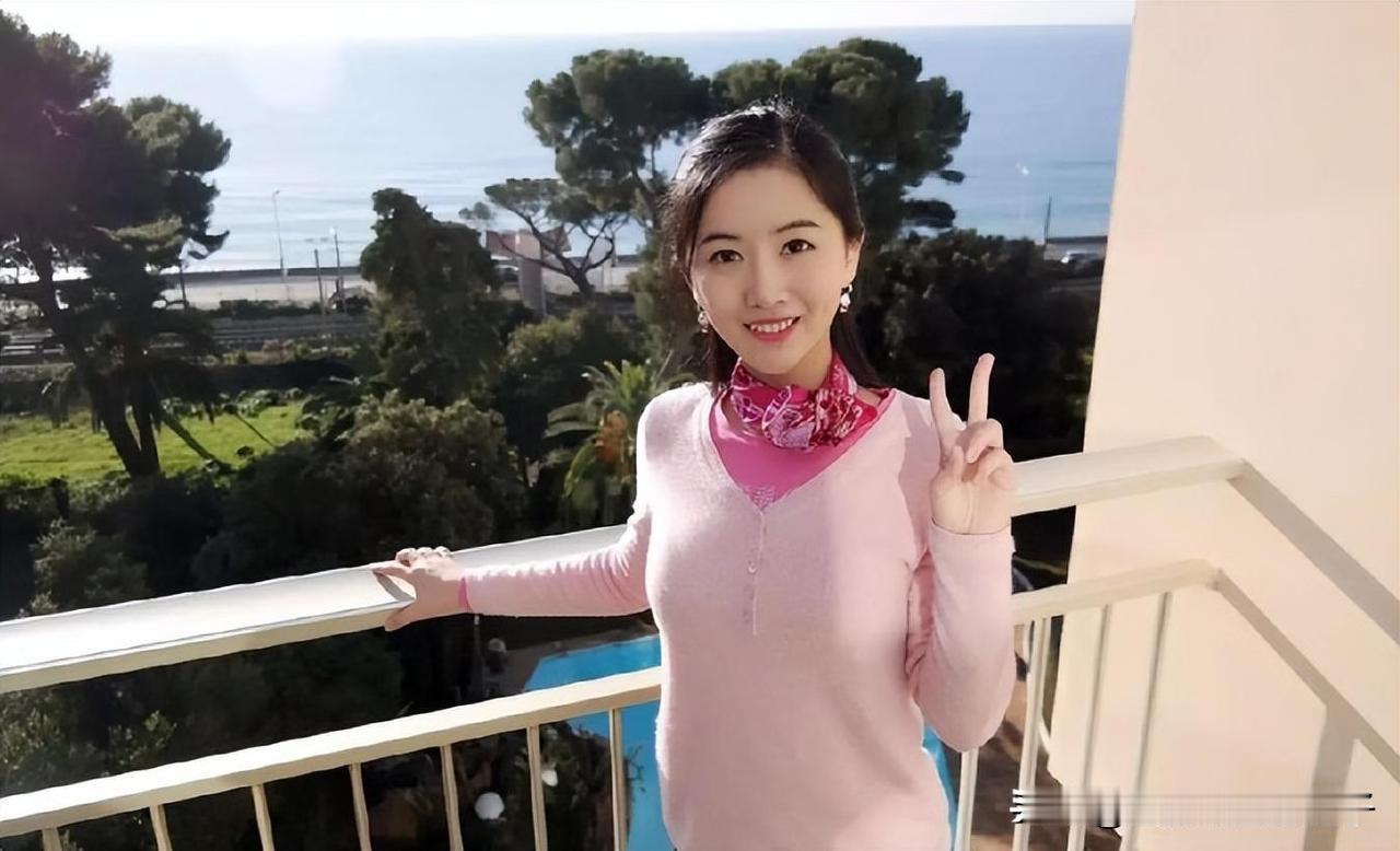 刚好奇去搜了下翟欣欣，彻底把我惊呆了，她光靠结4次婚，就拥有了大部分人工作一