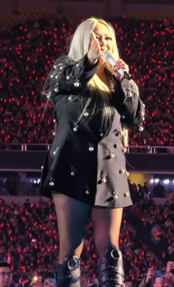 梁静茹给了梁静茹不减肥的勇气。真难相信开演唱会这位这是梁静茹，乍一看还以为是张惠