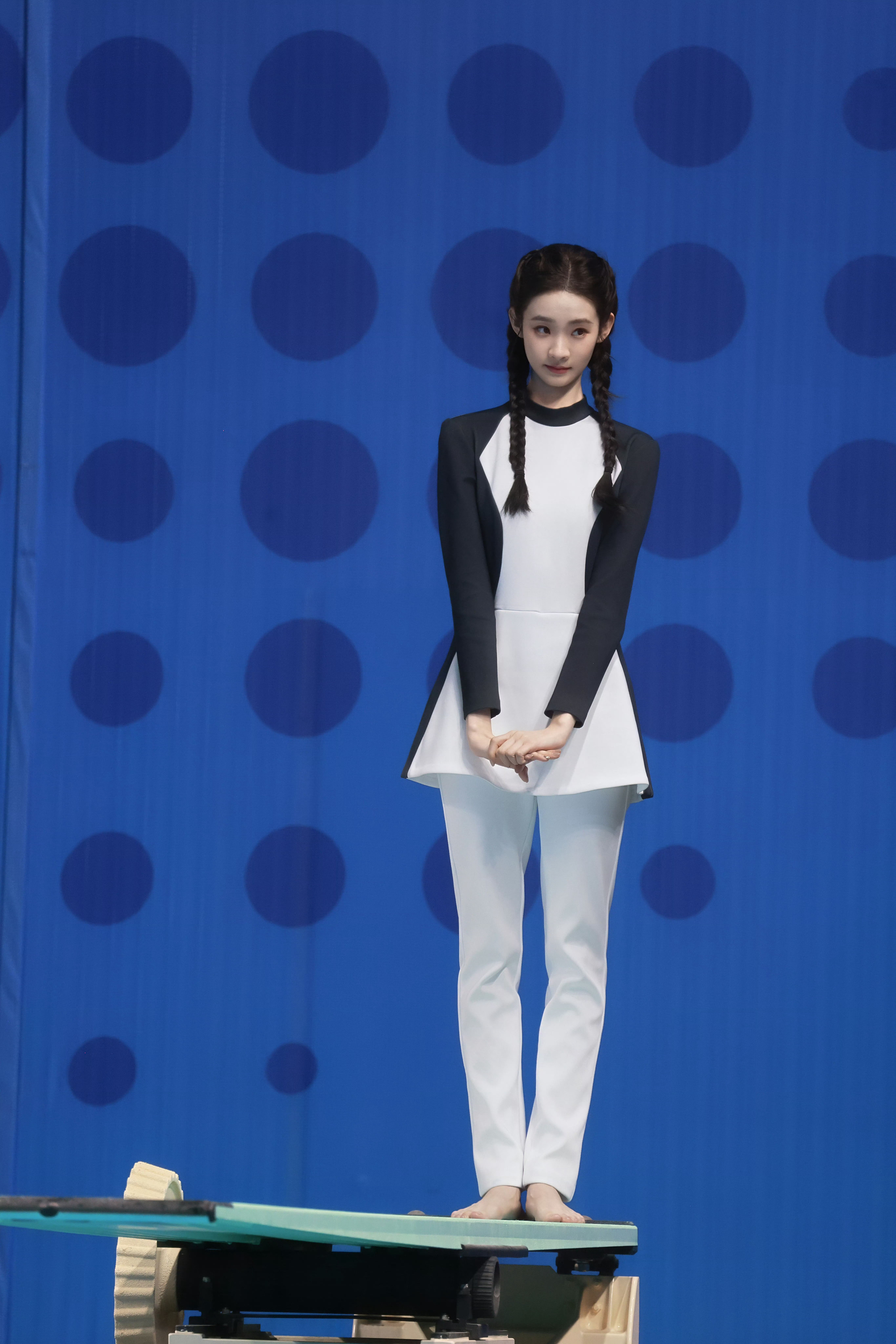 张艺凡宇宙闪烁请注意