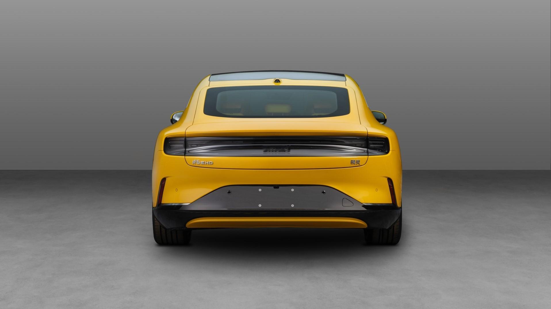 smart精灵6这车好看，smart的审美是一直在线，第一款轿车，也是