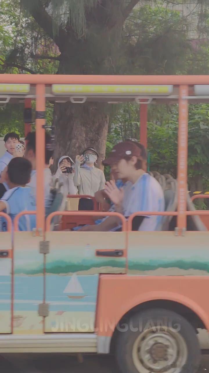 五哈也要撕名牌了邓超鹿晗陈赫又要撕名牌了吗哈哈哈哈哈你们觉得，五哈里的撕名牌环