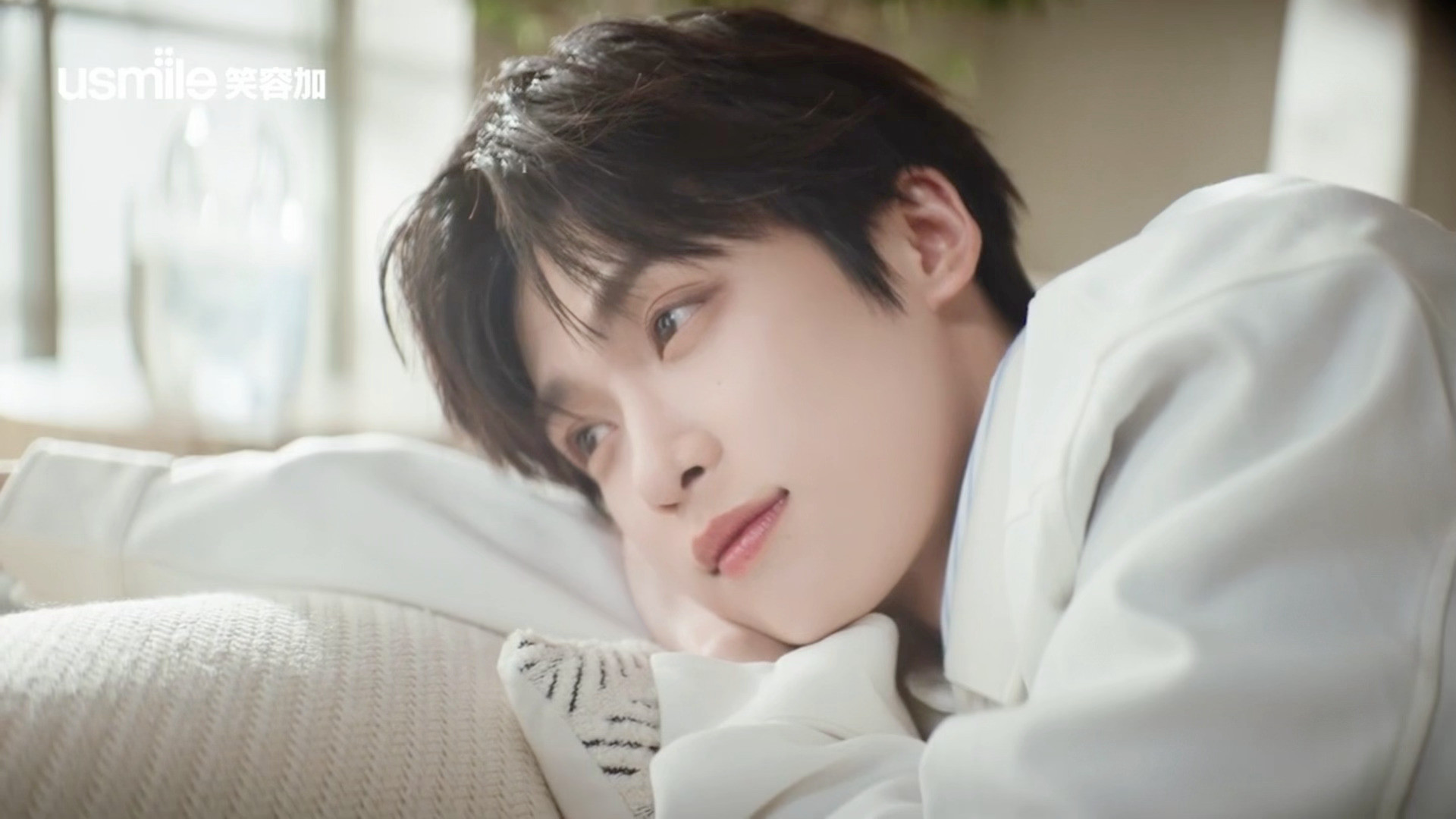 梓渝官宣usmile笑容加代言人纯粹漂亮的的眼睛明媚的笑容又甜又好听的声音