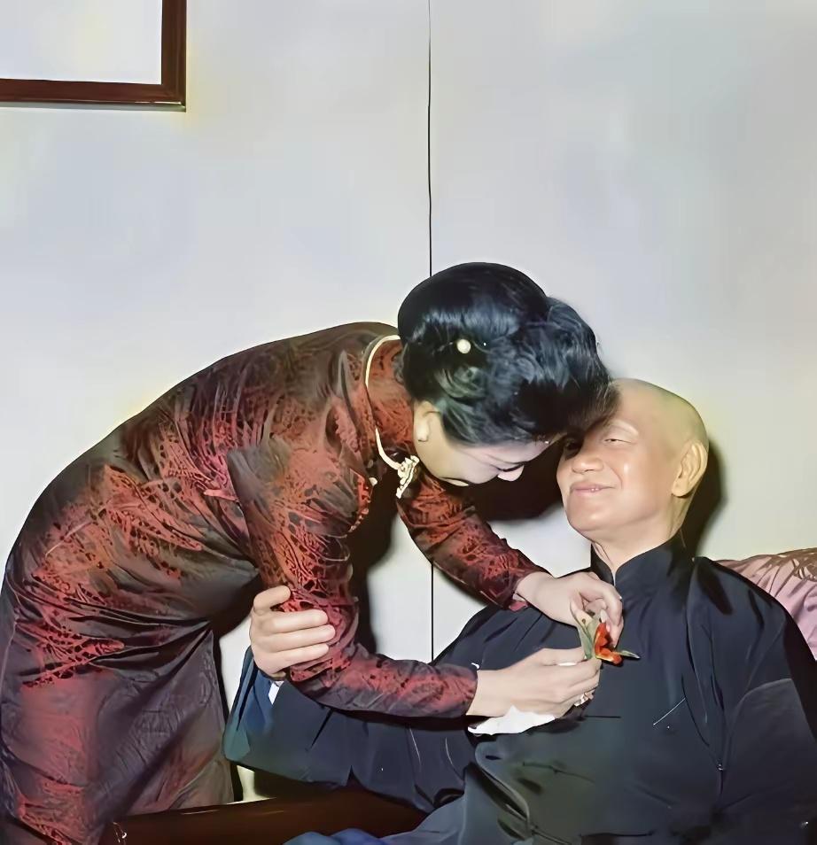 1974年，蒋介石过87岁生日。此时他已行动不便，不久便即离世。
