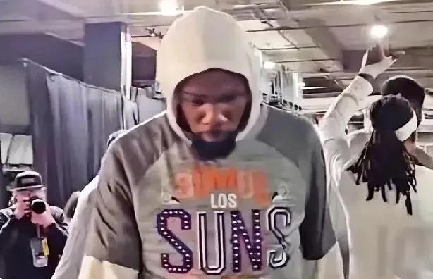 火箭：我们就这个筹码了，你不愿给就算了。太阳：能不能再加一个年轻人？火箭：不