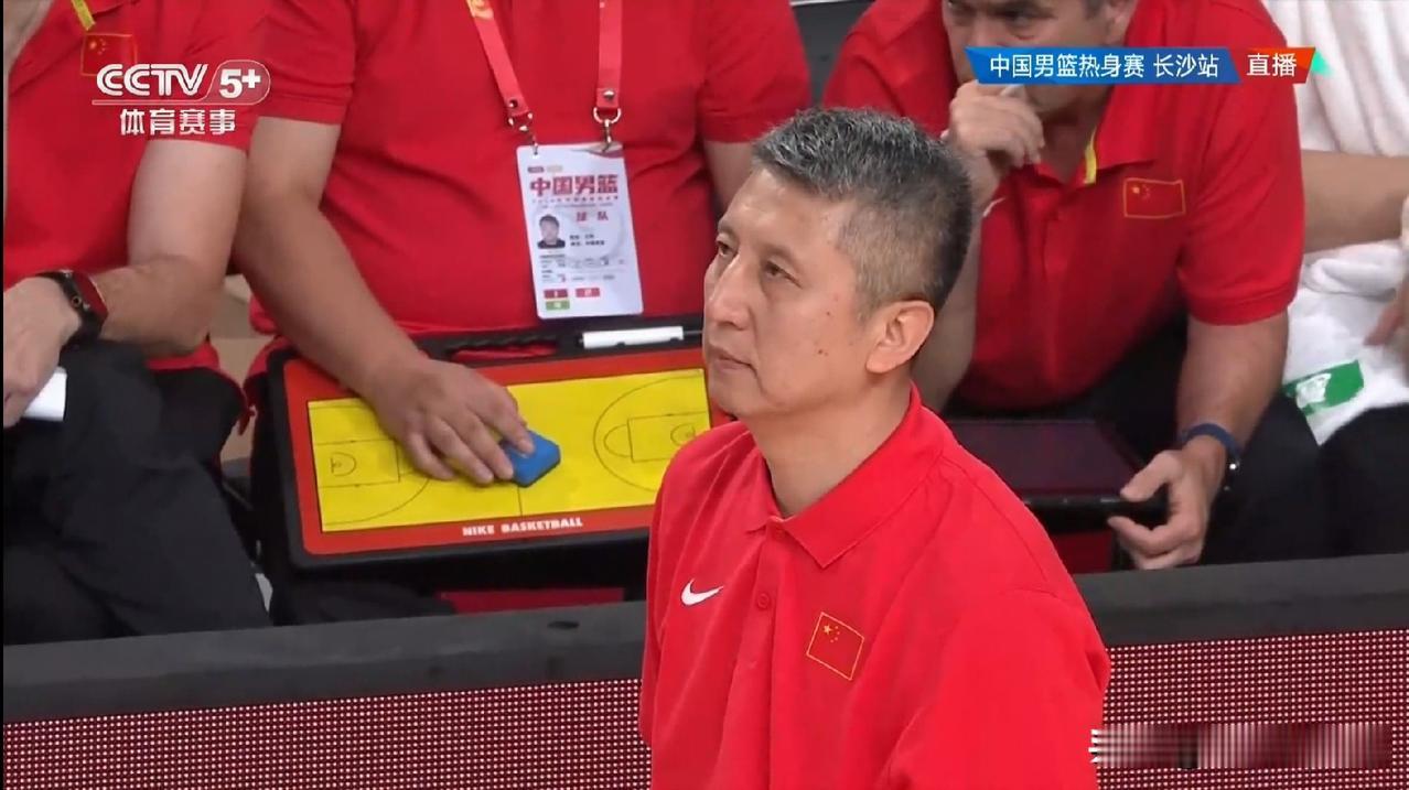 中国男篮竟然又休息了！今天据国内媒体人透露，在结束了2027男篮世预赛第三窗口期