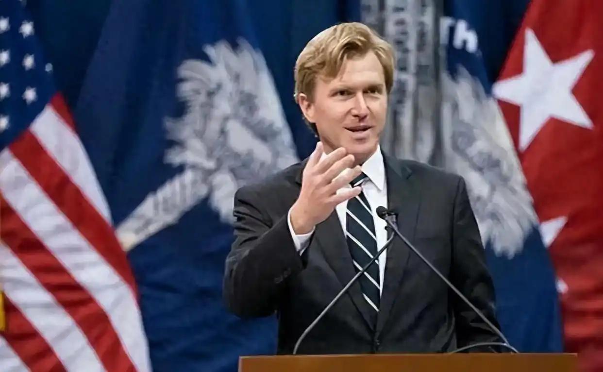 兵不厌诈！美军大举调整将军级别的军官，导弹产能扩大4倍，大规模扩张军费，绝对不是