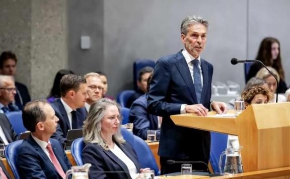 这一回中国可真要杀鸡给猴看了。中国实在忍无可忍，终于要杀鸡给猴看了，谁是这只鸡？