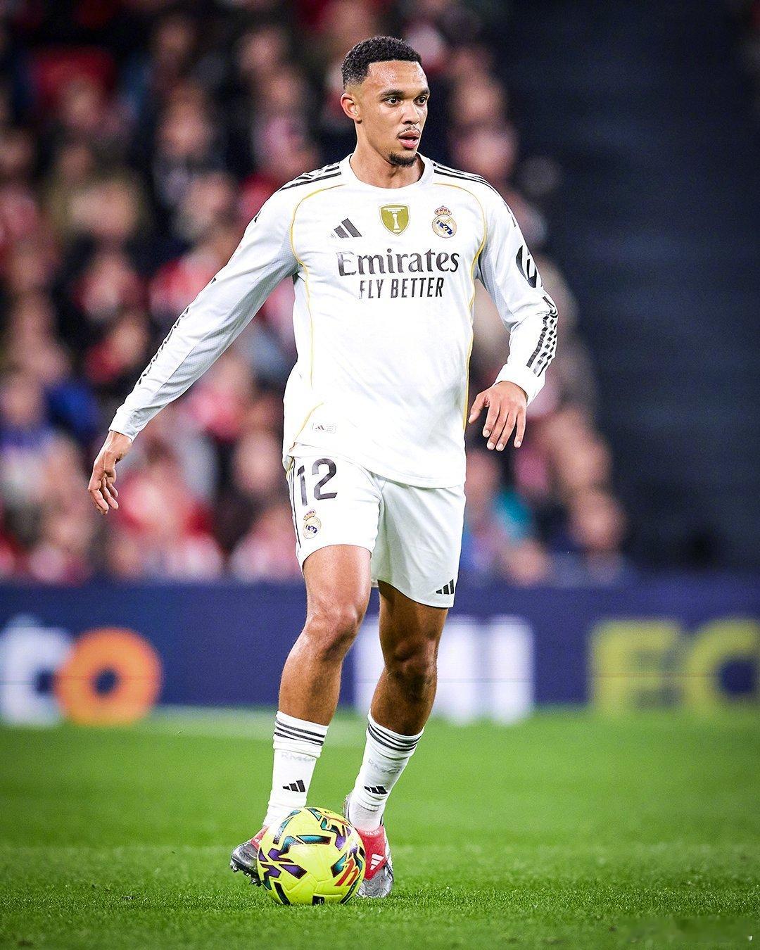 【伤停】皇马宣布，阿诺德左腿股四头肌股直肌损伤，据媒体预计要缺席2个月时间。27