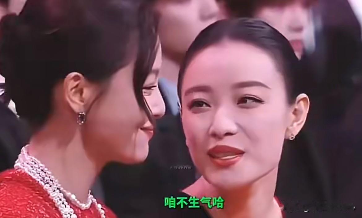 2月14日，时隔一周🧣之夜换座位仍有后续，网友读唇语发现，那晚倪妮一直在安慰辛