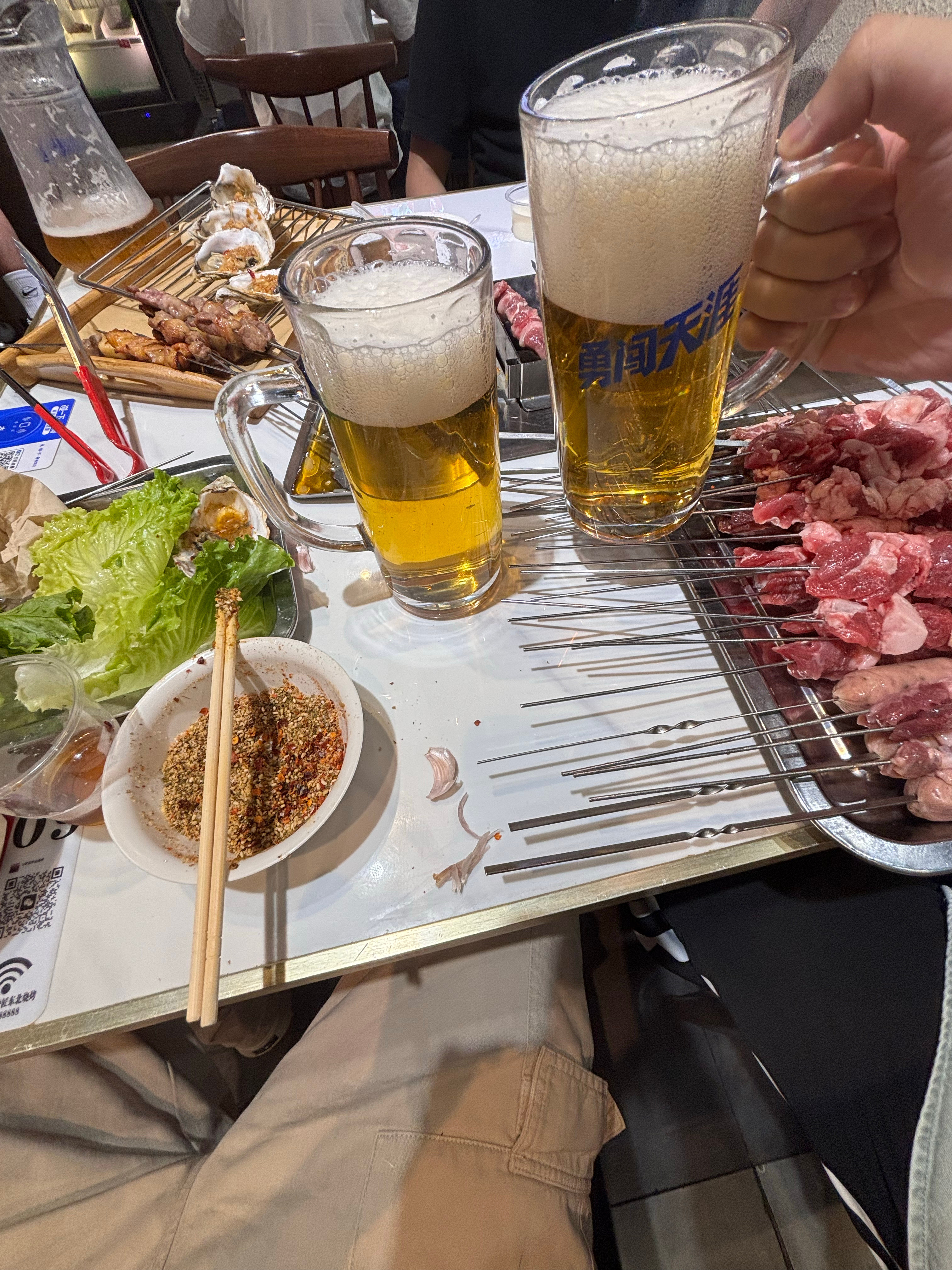 74块钱一位的自助烧烤鲜牛肉和羊肉大家觉得值吗[并不简单]金剪刀深夜杂谈​​