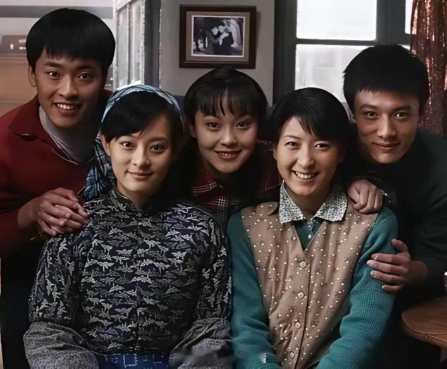 现在才懂，孙俪真是聪明人。当年闫学晶孙俪两人一起合作电视剧《小姨多鹤》，戏拍完了