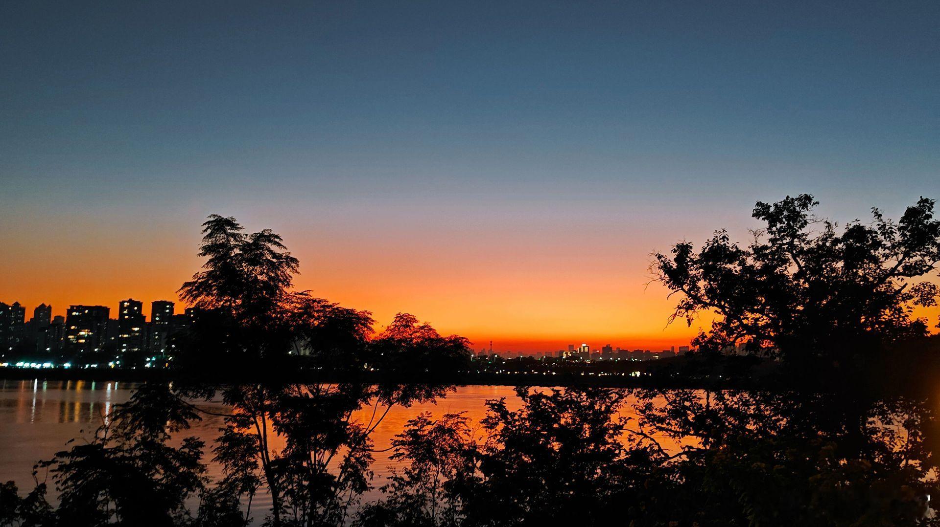 随手拍入了心的人，见与不见，都在想念.…..人生最大的遗憾，不是你错过了最好的人