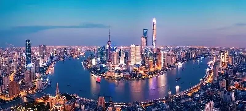 有嗦嘎在呼吁，上海是全国人民“扶起来的”，他的意思是，上海要水没水，要地没地，啥