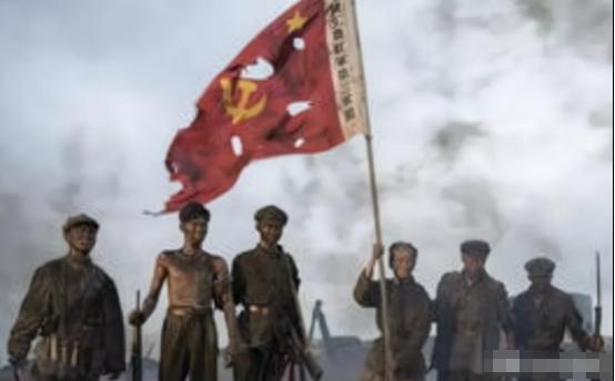 1950年海南解放时，四野官兵登岛后，看着掩护接应的琼崖纵队战士们，官兵顿时愣在