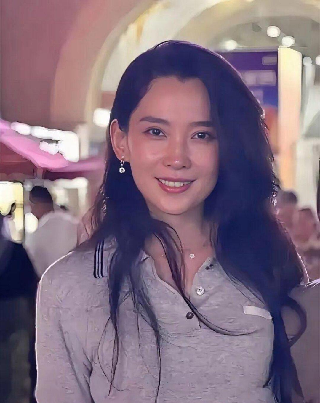 森林北果然是不好惹的女人，有网友调侃“民政局欠汪峰一张会员卡”，没想到森林北霸气