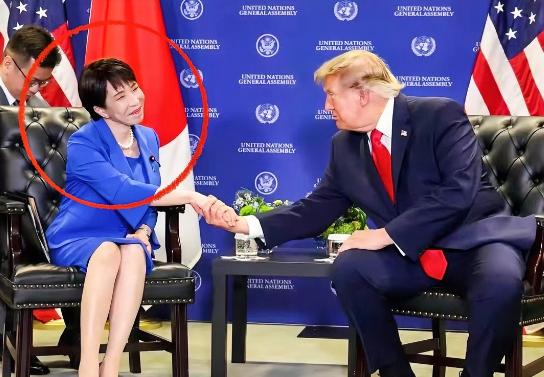 高市早苗这个人，这两天在国际场合上演了一出“变脸大戏”，日本国内已经骂翻天了。