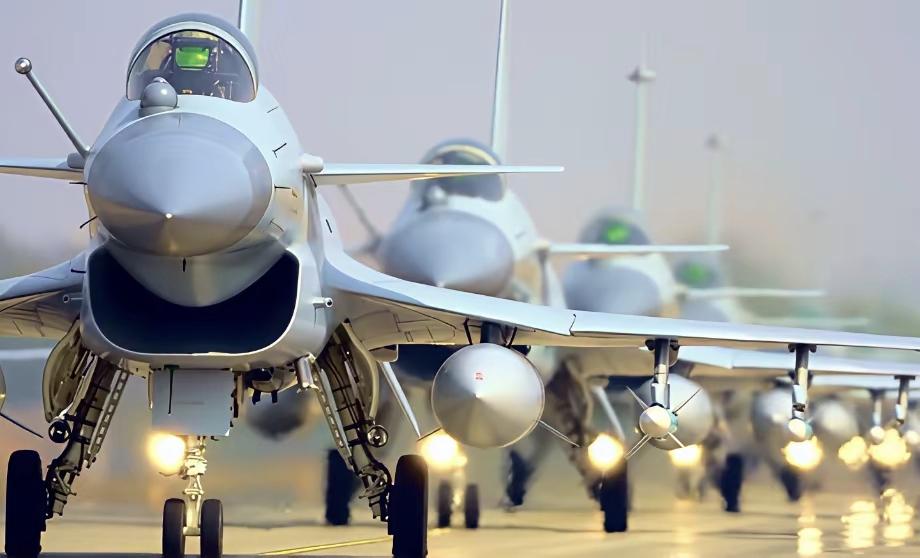 印度空军天塌了:300枚R-37M还没交付，歼-10C都开始搭载霹雳-17了！