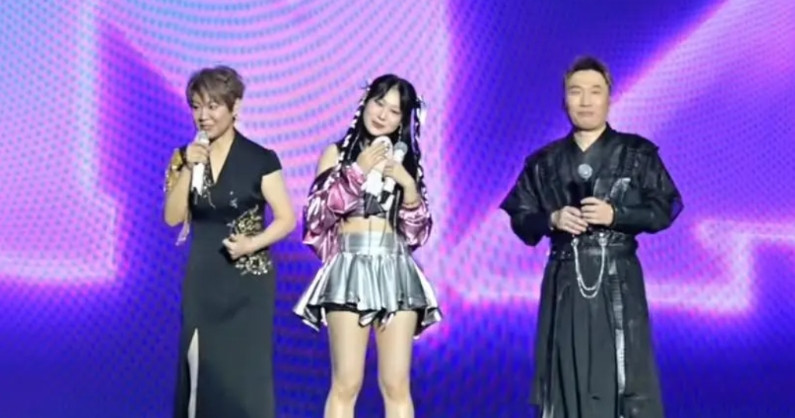 二人转演员开演唱会，助唱的是他媳妇，也是唱二人转的，嘉宾是他们的女儿，刚要出道，