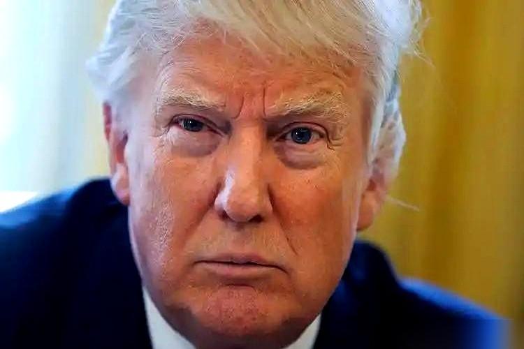 他最铁的那个女将，跟他闹掰了。昨天还冲锋陷阵，今天就被他指着鼻子骂“叛徒”。