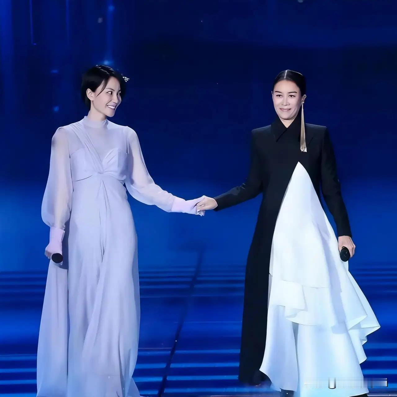 那英演唱会半个娱乐园都站台捧场！再一次证明大沈阳走出去的唱将，确实用实力征服观众