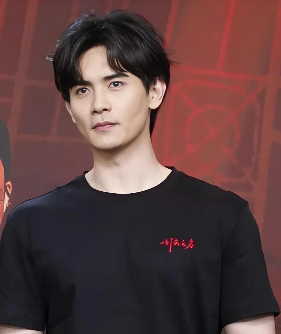 电视剧《以法之名》，洪亮小舅子江远登场，一个举动暴露洪亮在江家地位，看得人羡