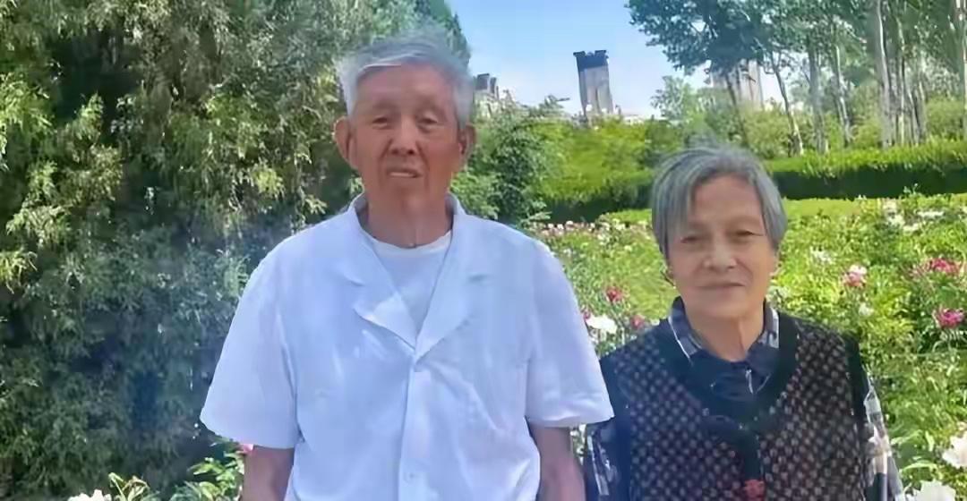 终于有专家说实话了！既无存款，又无退休金，农村老人该怎么办？这话算是说到根子