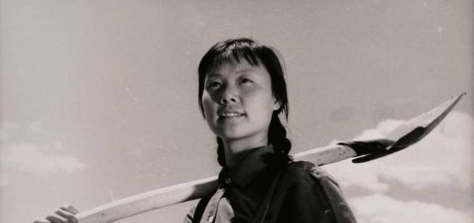 1969年，21岁的女知青廖晓东，为了响应号召，嫁给了一贫如洗的老光棍。新婚夜，