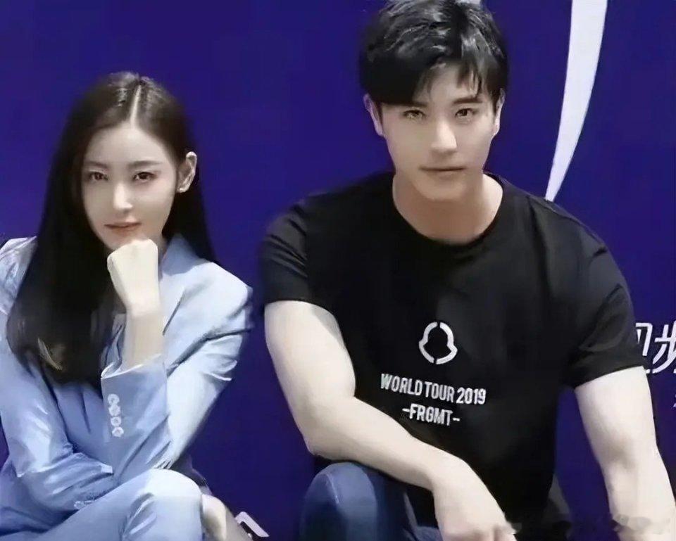 徐开骋孩子我永远记得他左手一个娜扎右手一个张天爱，那时候徐开骋明明跟圈内某位女