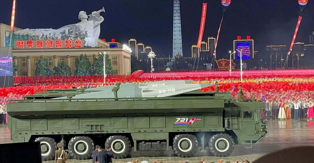 朝鲜“火星-11E”乘波体高超音速弹亮相阅兵，一车两弹，朝鲜这是把乘波体直接小型