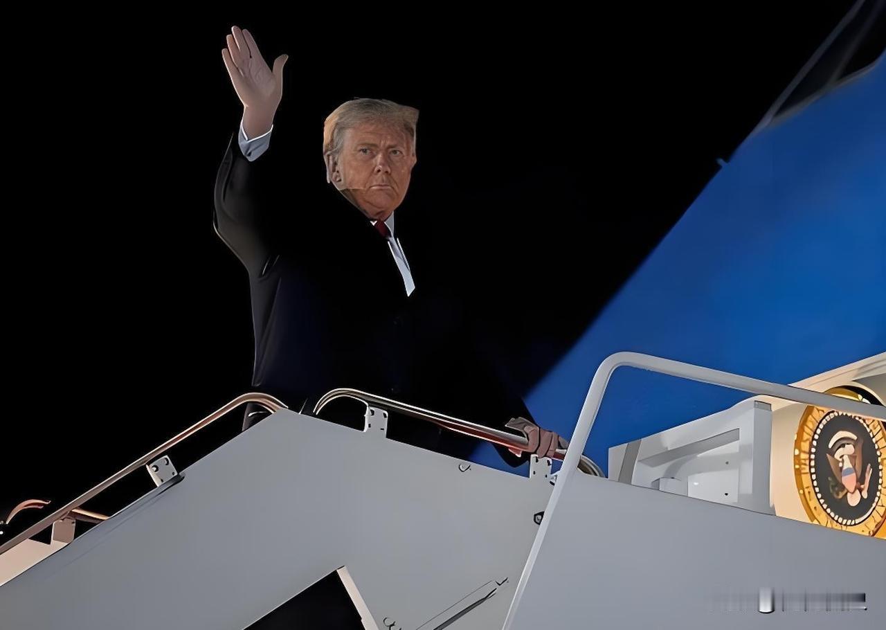 美国急了，喊话中国！当地时间1月4日，特朗普在空军一号上释放重磅信号：一边