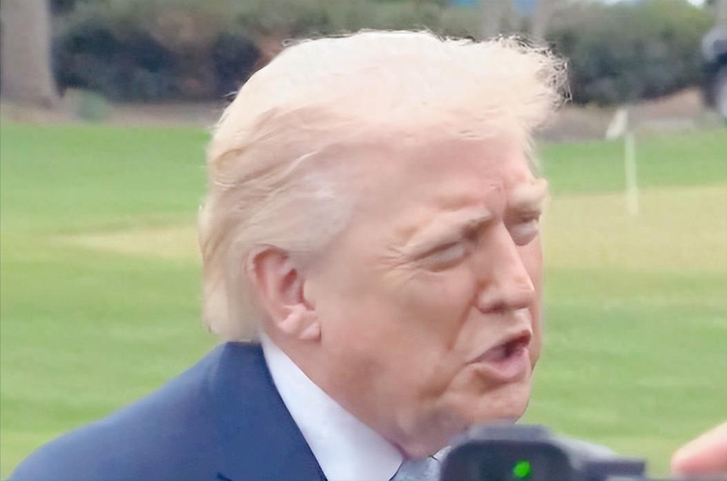 离谱，特朗普竟高调晒出100%民调支持率，还直呼是老对手给出的“惊喜”，结果转头