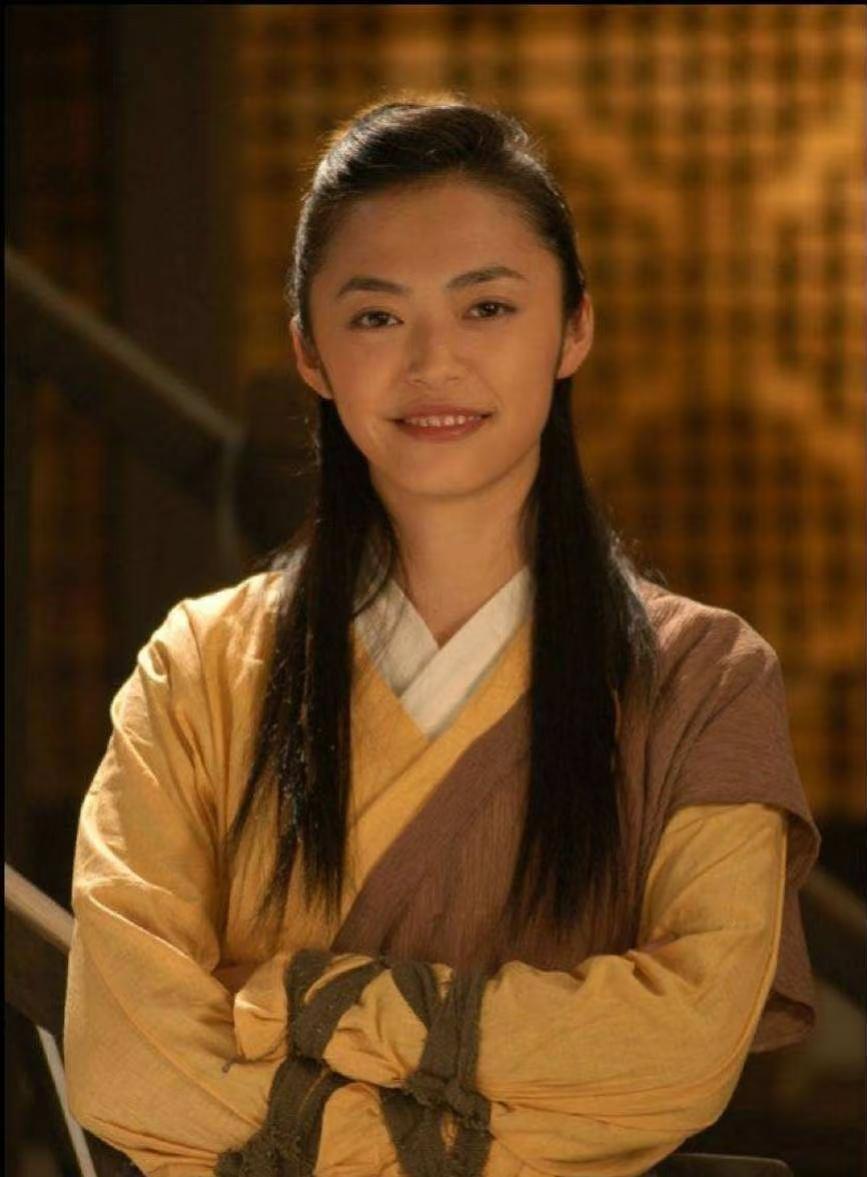 姚晨真是走了一步臭棋！她离婚其实真没必要告诉所有人，因为本身跟前夫凌潇肃的事