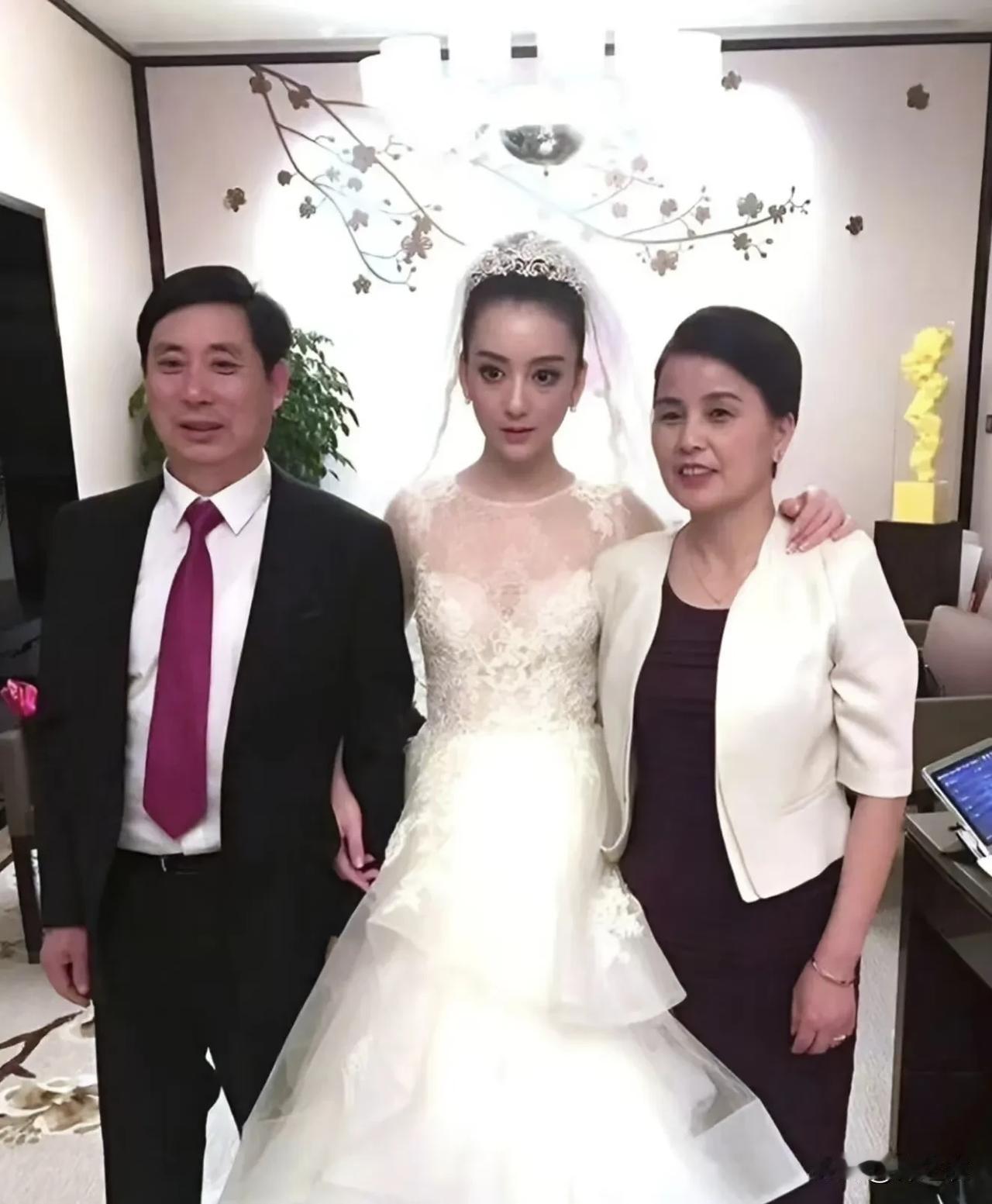 当时方媛在机场被拍，我怀疑是郭富城自己找的记者故意曝光的，因为那时候他们俩已经谈